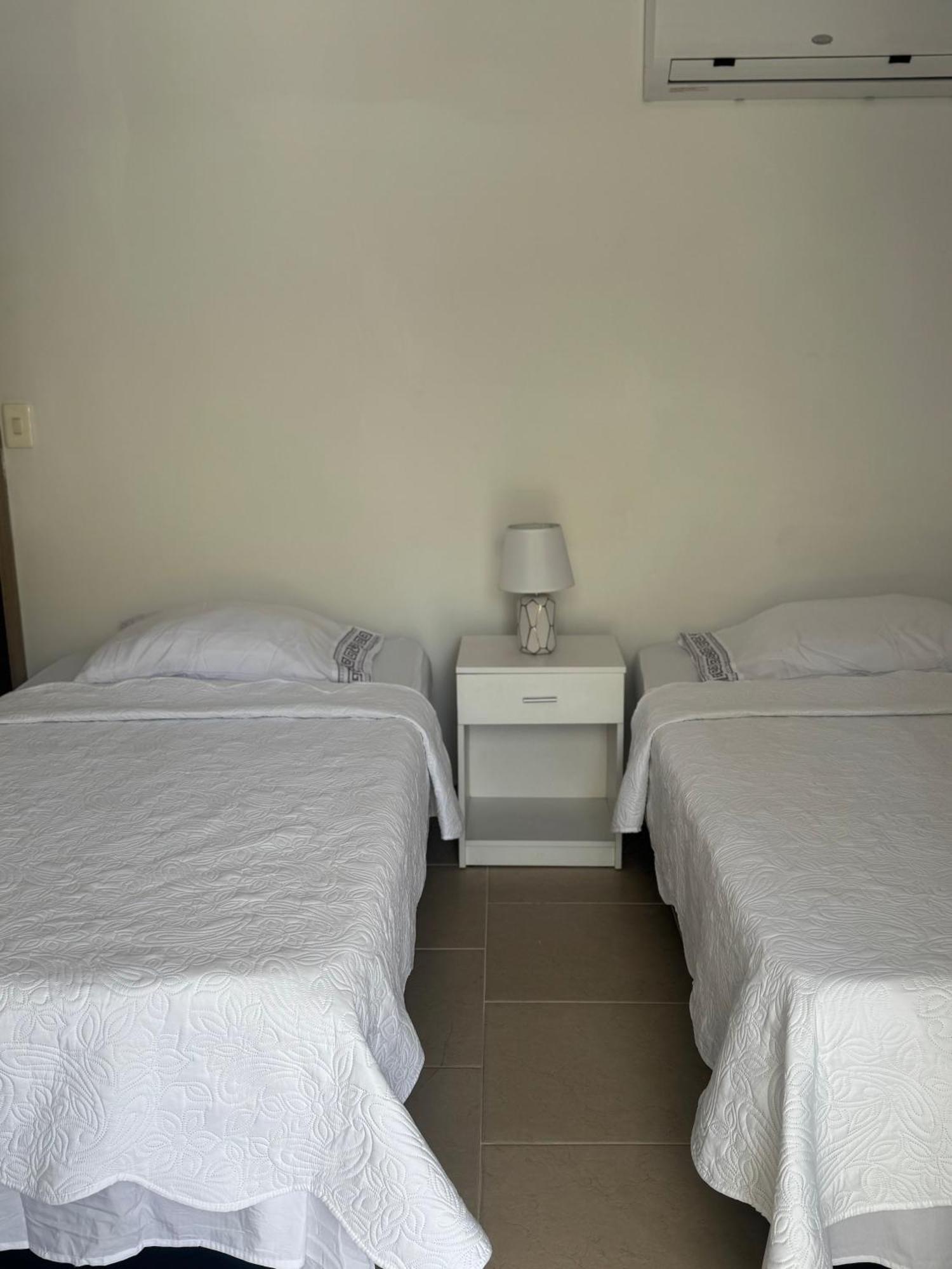 Leonor'S Guest House South West Bay Buitenkant foto